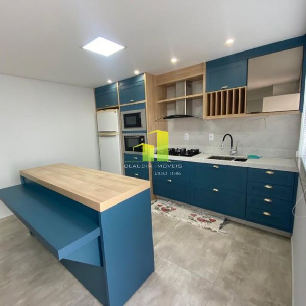 Linda Casa de 4 dormit�rios na Praia de Bombas/SC!
