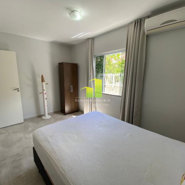 Linda Casa de 4 dormit�rios na Praia de Bombas/SC!
