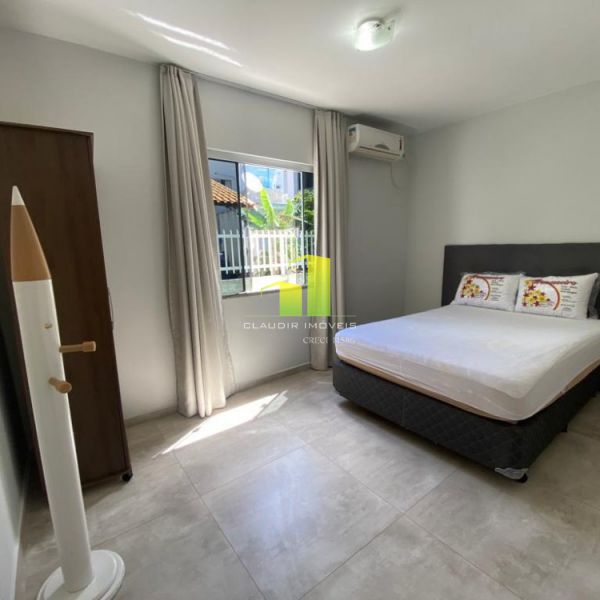 Linda Casa de 4 dormit�rios na Praia de Bombas/SC!