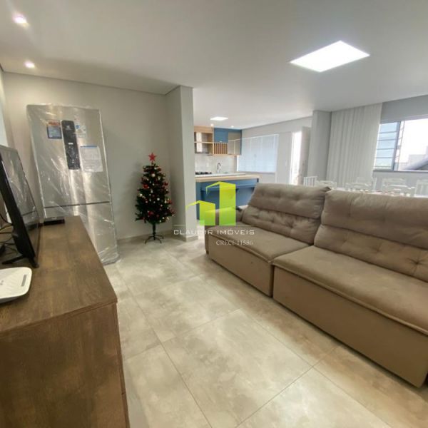 Linda Casa de 4 dormit�rios na Praia de Bombas/SC!