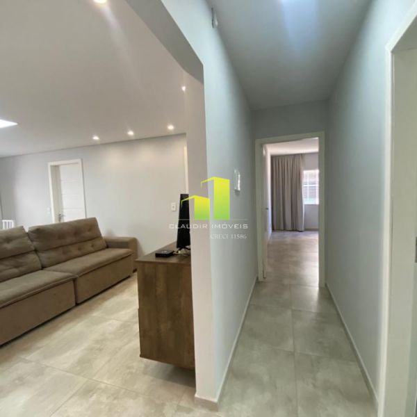 Linda Casa de 4 dormit�rios na Praia de Bombas/SC!