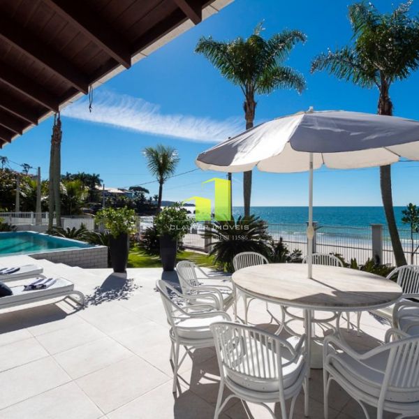 Casa Beira Mar com Piscina no cora��o de Bombinhas