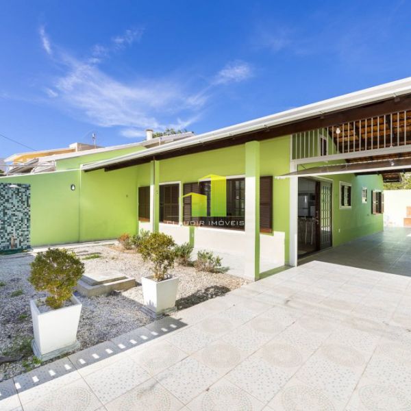 Casa de 3 dormit�rios para 10 pessoas em Bombas-SC