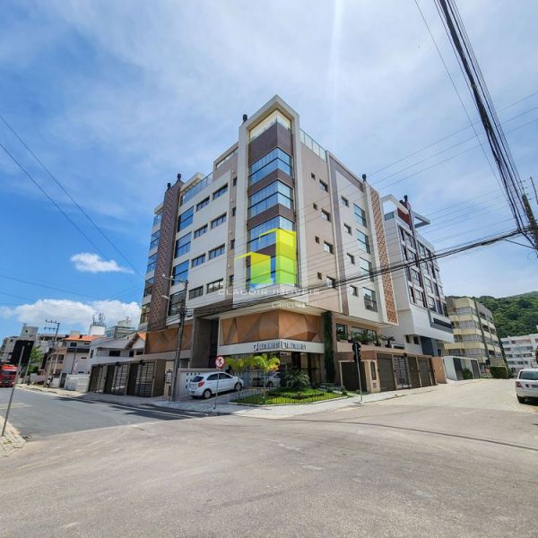 Lindo Apto com Piscina, 02 su�tes pr�ximo da Praia