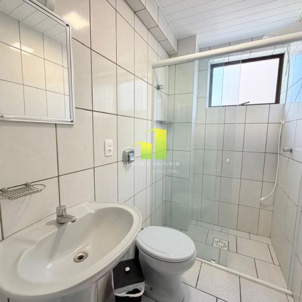 APARTAMENTO COM 2 DORMIT�RIOS CENTRO DE BOMBAS
