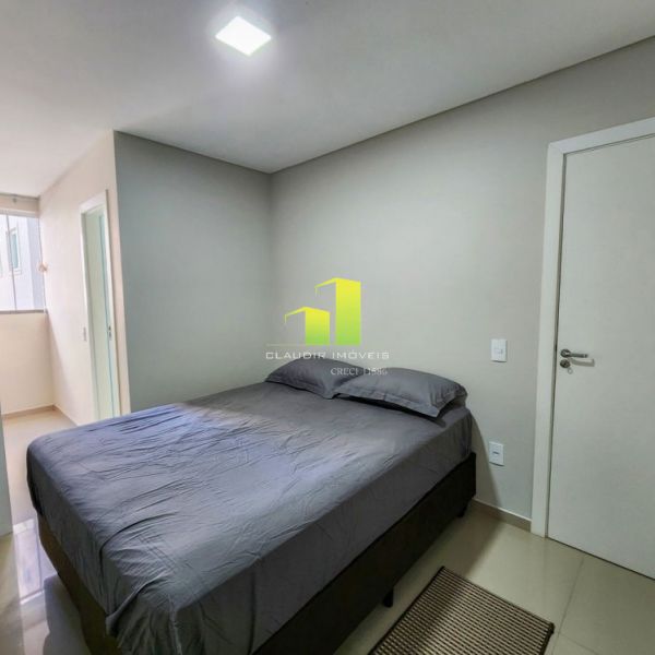 APTO 02 QUARTOS EM BOMBAS COM �TIMA LOCALIZA��O