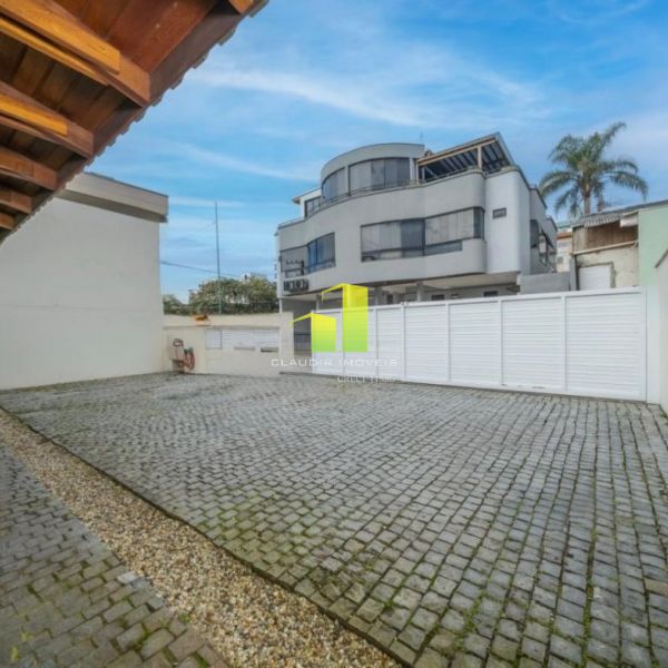 Casa Beira Mar com 5 Quartos em Bombinhas - SC