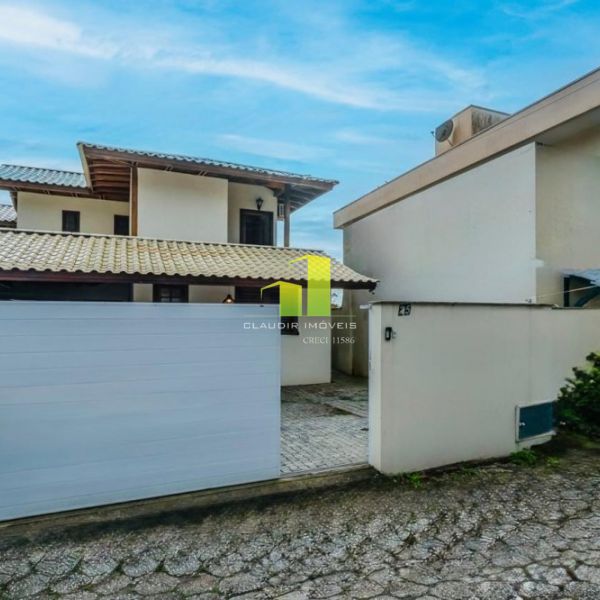 Casa Beira Mar com 5 Quartos em Bombinhas - SC