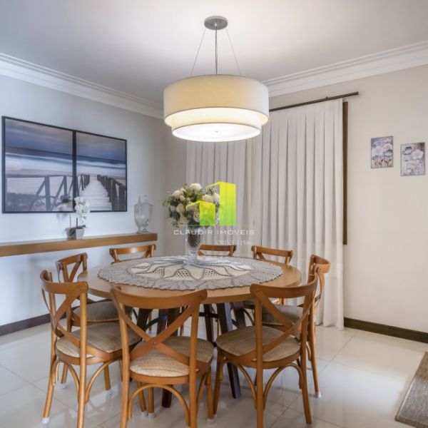 Casa Beira Mar com 5 Quartos em Bombinhas - SC