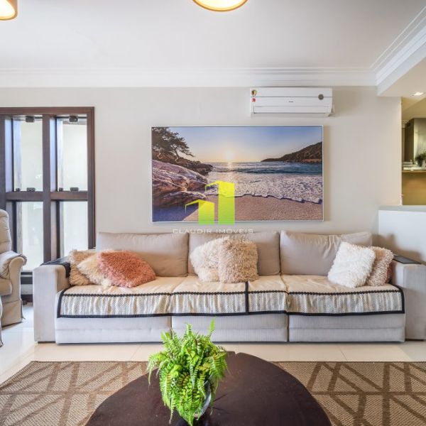 Casa Beira Mar com 5 Quartos em Bombinhas - SC