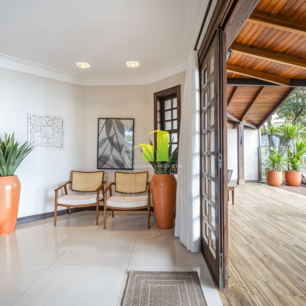 Casa Beira Mar com 5 Quartos em Bombinhas - SC