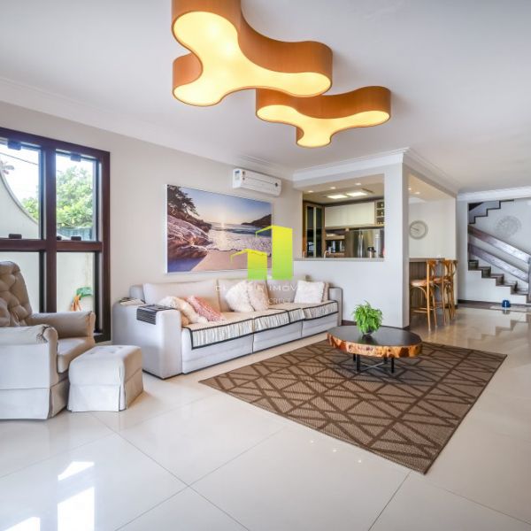 Casa Beira Mar com 5 Quartos em Bombinhas - SC