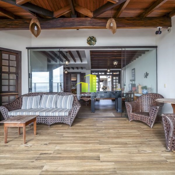 Casa Beira Mar com 5 Quartos em Bombinhas - SC