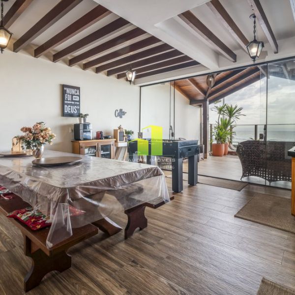 Casa Beira Mar com 5 Quartos em Bombinhas - SC