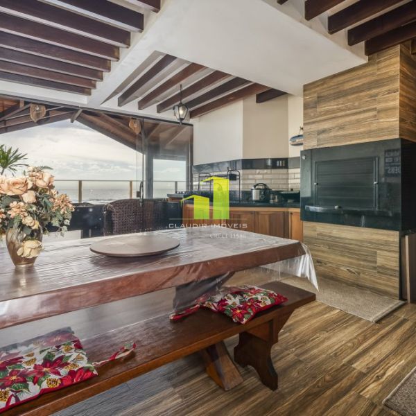 Casa Beira Mar com 5 Quartos em Bombinhas - SC