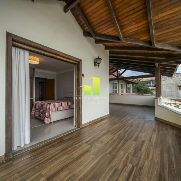 Casa Beira Mar com 5 Quartos em Bombinhas - SC