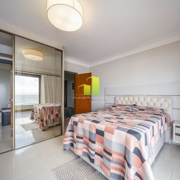 Casa Beira Mar com 5 Quartos em Bombinhas - SC