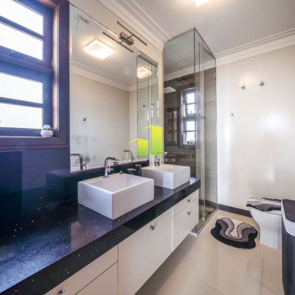 Casa Beira Mar com 5 Quartos em Bombinhas - SC