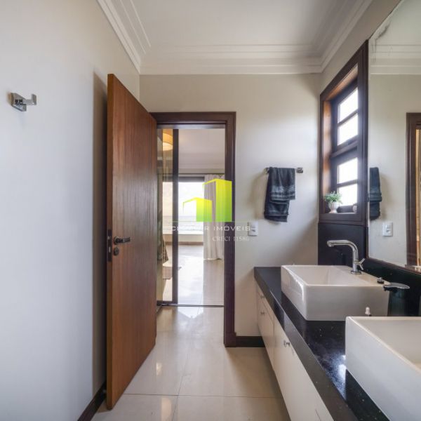 Casa Beira Mar com 5 Quartos em Bombinhas - SC