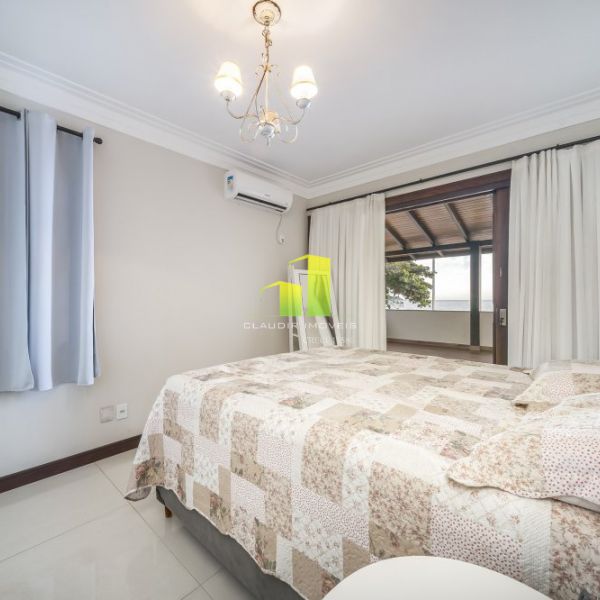 Casa Beira Mar com 5 Quartos em Bombinhas - SC