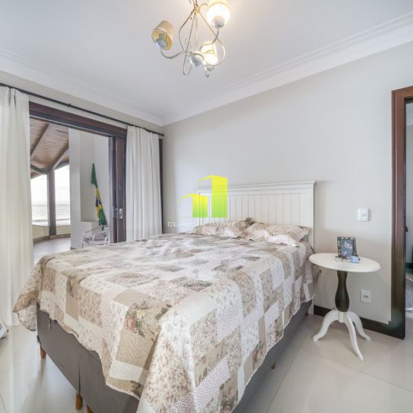 Casa Beira Mar com 5 Quartos em Bombinhas - SC