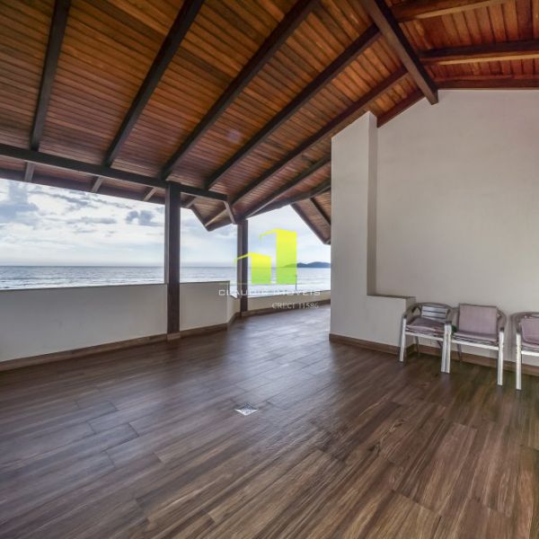 Casa Beira Mar com 5 Quartos em Bombinhas - SC