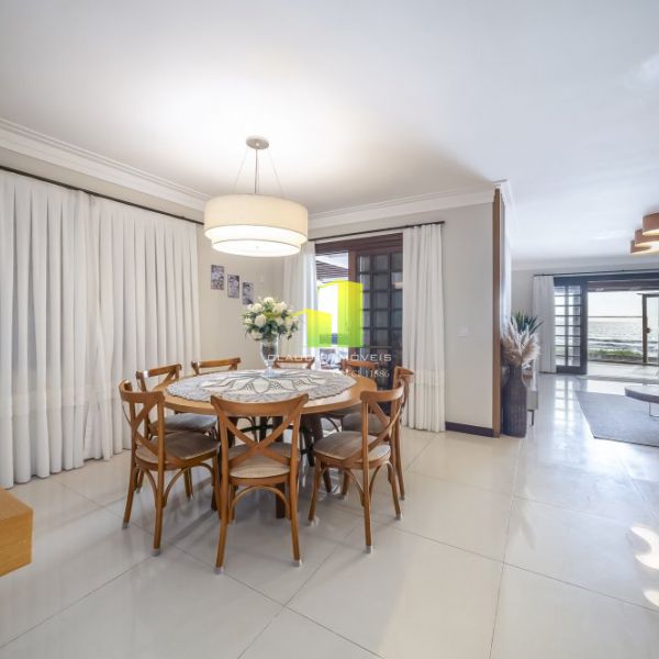 Casa Beira Mar com 5 Quartos em Bombinhas - SC