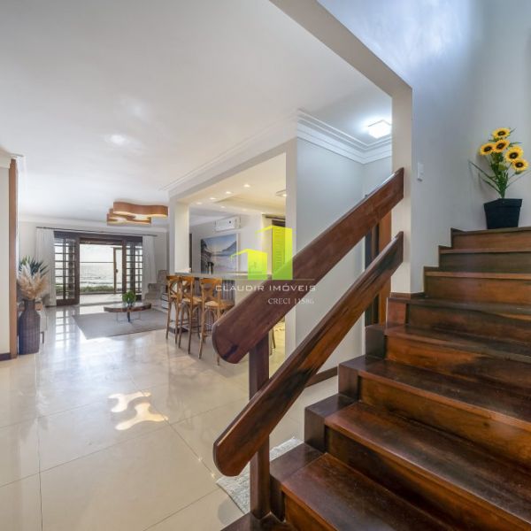 Casa Beira Mar com 5 Quartos em Bombinhas - SC
