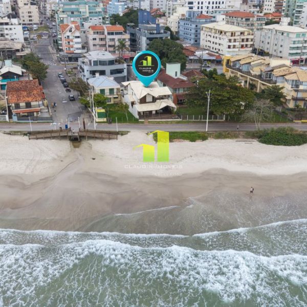 Casa Beira Mar com 5 Quartos em Bombinhas - SC