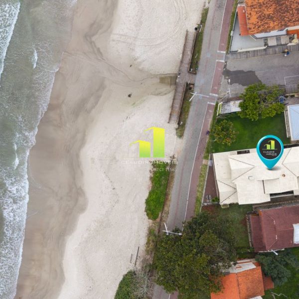 Casa Beira Mar com 5 Quartos em Bombinhas - SC