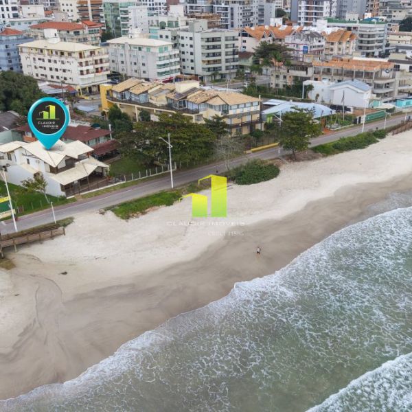 Casa Beira Mar com 5 Quartos em Bombinhas - SC