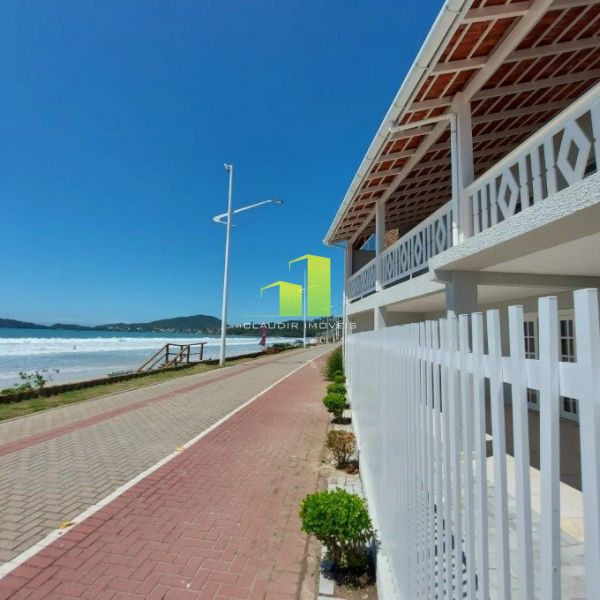 CASA BEIRA MAR 4 SU�TES AT� 12 PESSOAS EM BOMBAS