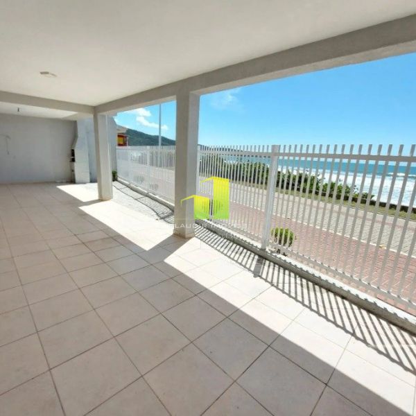 CASA BEIRA MAR 4 SU�TES AT� 12 PESSOAS EM BOMBAS