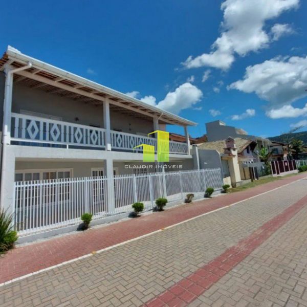 CASA BEIRA MAR 4 SU�TES AT� 12 PESSOAS EM BOMBAS
