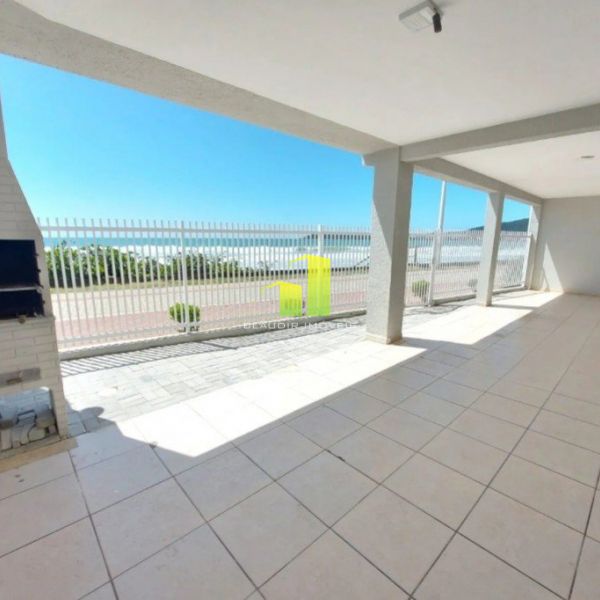 CASA BEIRA MAR 4 SU�TES AT� 12 PESSOAS EM BOMBAS