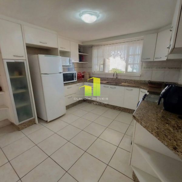 CASA BEIRA MAR 4 SU�TES AT� 12 PESSOAS EM BOMBAS