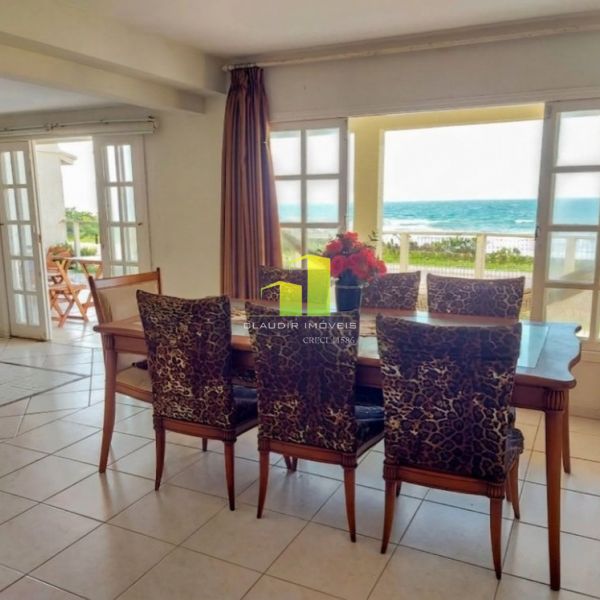 CASA BEIRA MAR 4 SU�TES AT� 12 PESSOAS EM BOMBAS