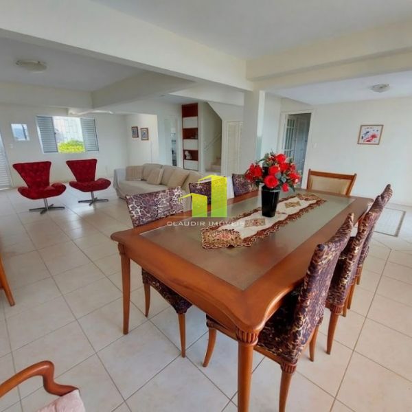CASA BEIRA MAR 4 SU�TES AT� 12 PESSOAS EM BOMBAS