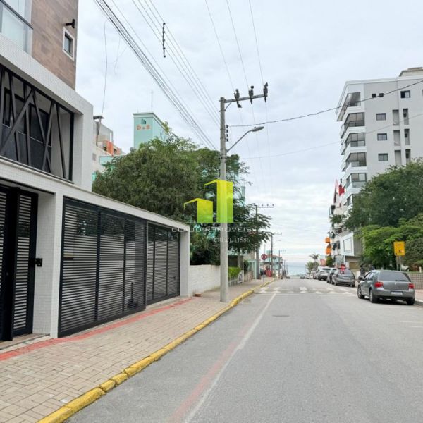 LUXUOSO APTO COM PISCINA - 2 SU�TES PR�XIMO DO MAR