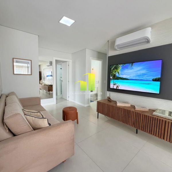 LUXUOSO APTO COM PISCINA - 2 SU�TES PR�XIMO DO MAR