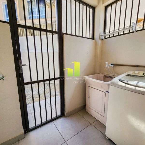Sobrado 2 su�tes, 2 vagas Quadra do Mar � 20 Mts
