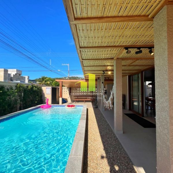 Casa 4 Su�tes e Piscina para 9 Pessoas em Bombas