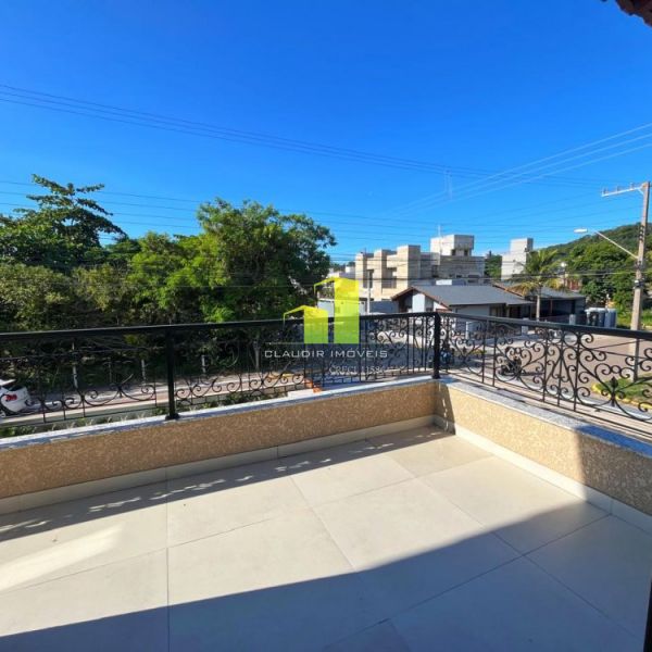Casa 4 Su�tes e Piscina para 9 Pessoas em Bombas