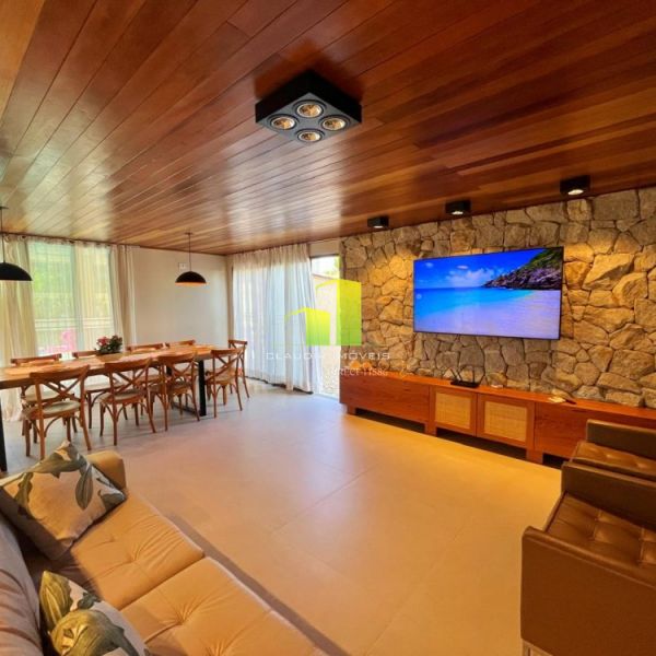 Casa 4 Su�tes e Piscina para 9 Pessoas em Bombas