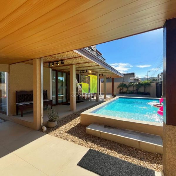 Casa 4 Su�tes e Piscina para 9 Pessoas em Bombas