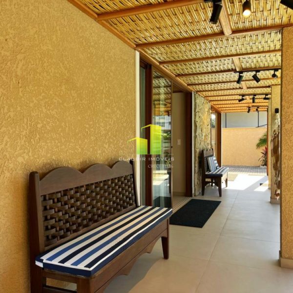 Casa 4 Su�tes e Piscina para 9 Pessoas em Bombas