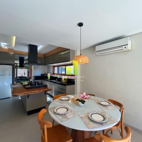 Casa 4 Su�tes e Piscina para 9 Pessoas em Bombas