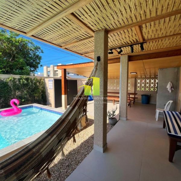Casa 4 Su�tes e Piscina para 9 Pessoas em Bombas