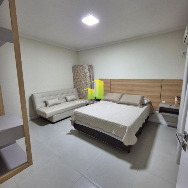 Apto 2 Quartos na Av. Principal Perto da Praia
