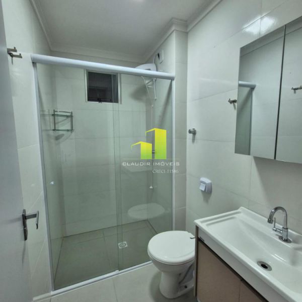 Apto 2 Quartos na Av. Principal Perto da Praia